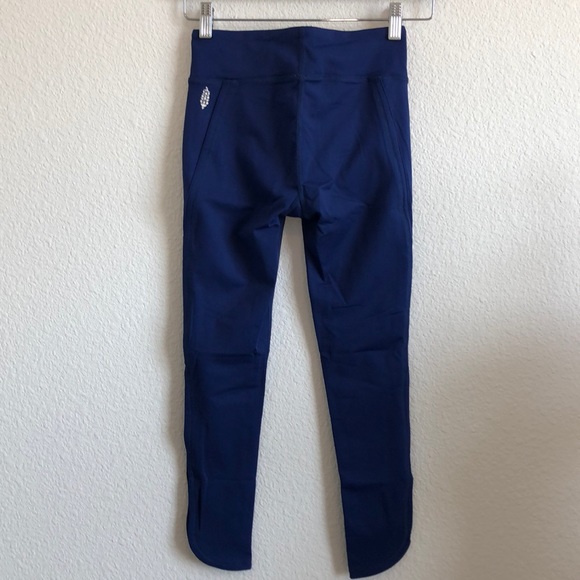 NEW! FP MOVEMENT infinity leggings - Picture 6 of 11